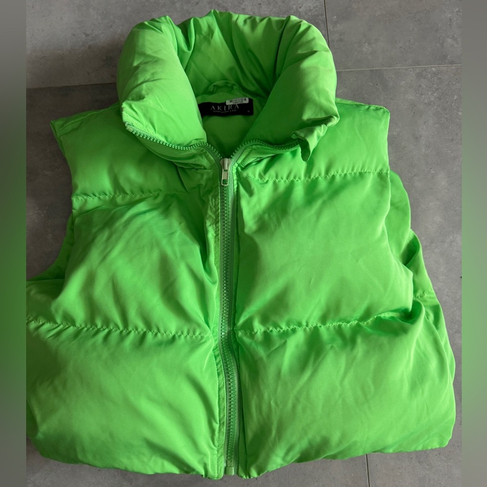 Akira Crop Puffer Vest | M - Picture 5 of 6